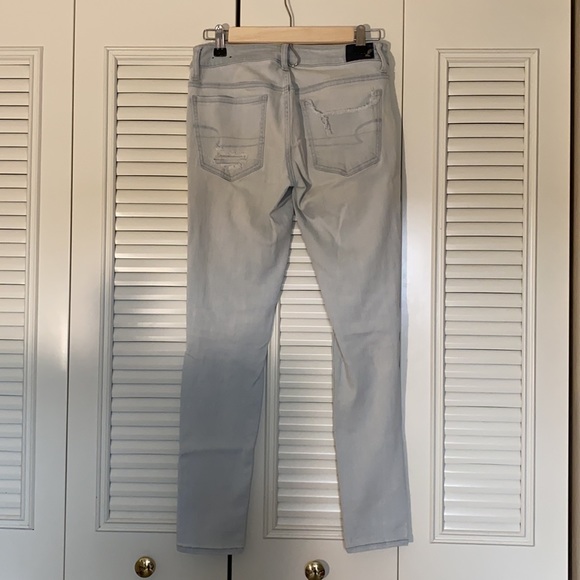 American Eagle size 6 light denim distress pants - Picture 2 of 3